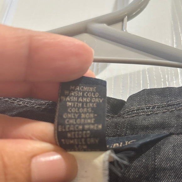 Banana Republic Women's Dark Navy Blue Blazer. Size 4 - Picture 5 of 5